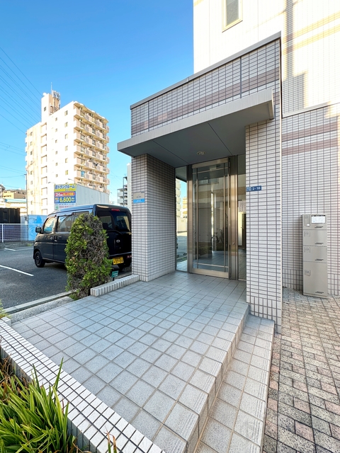 エントランス　不在時の受取が楽々＾＾宅配ボックスも完備！