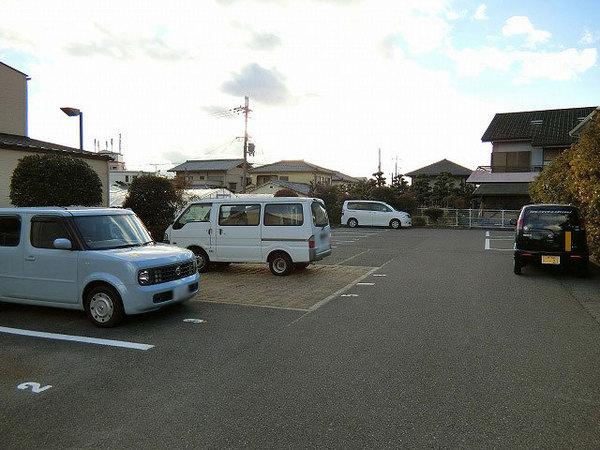 駐車場　敷地内駐車場！