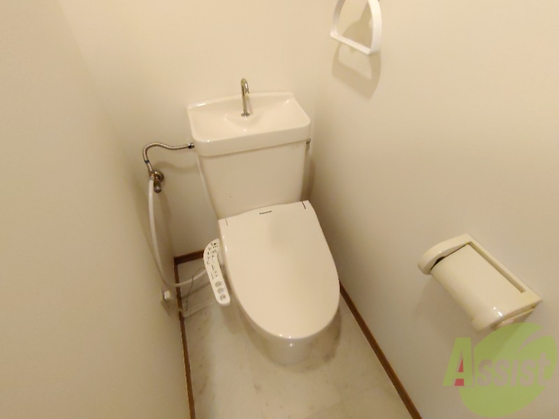 トイレ　ウォシュレット機能がついたトイレです。安心して使用できますね