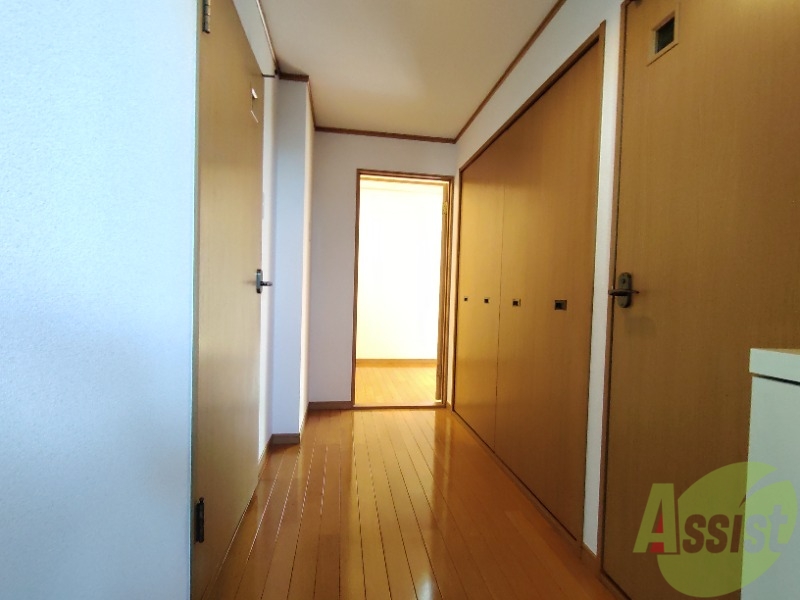 玄関　玄関の様子です。明るい印象ですね。気分もあがりそう。