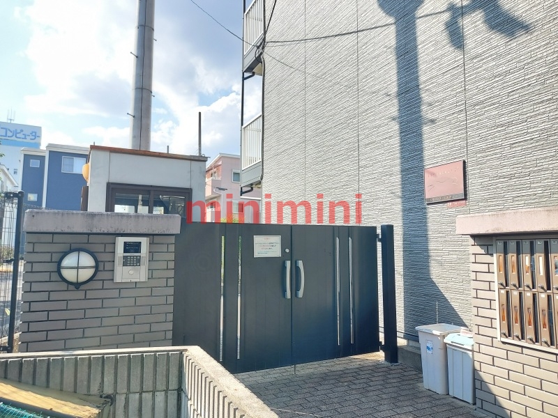 その他　オートロックゲート付き。