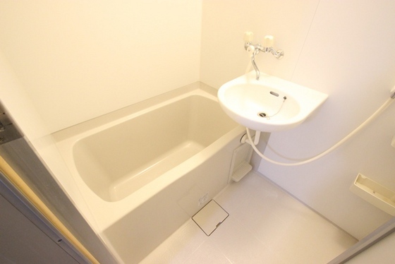 バス・シャワールーム　※他のお部屋の写真利用しております