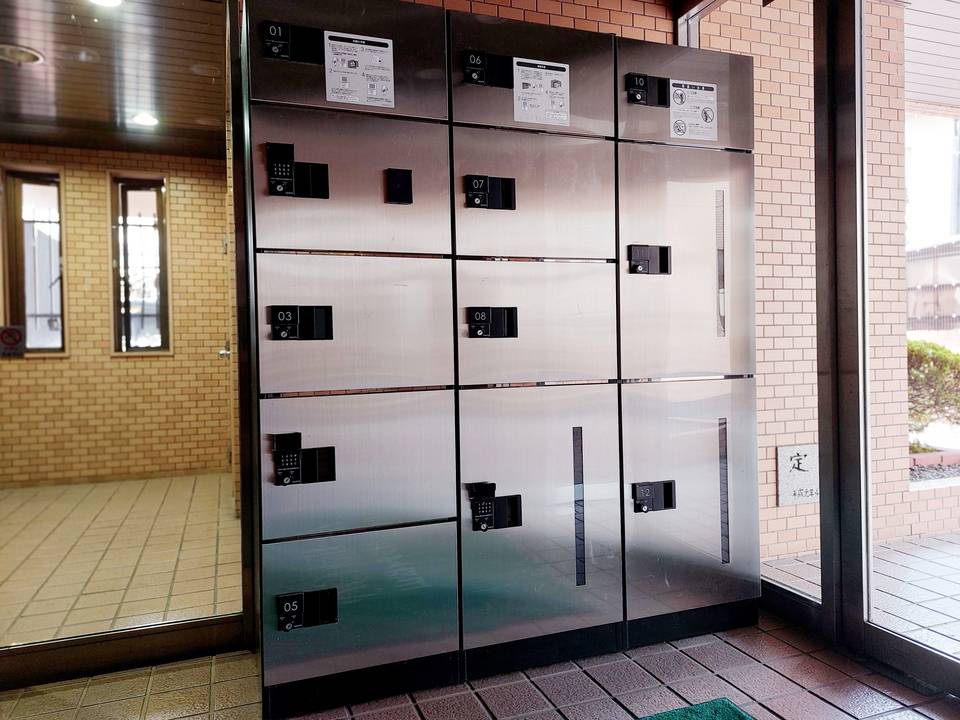 エントランス　宅配ボックス