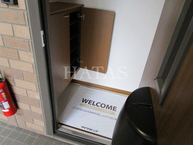 玄関　同物件別部屋です。