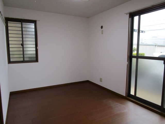 居室・リビング　同物件別部屋です。