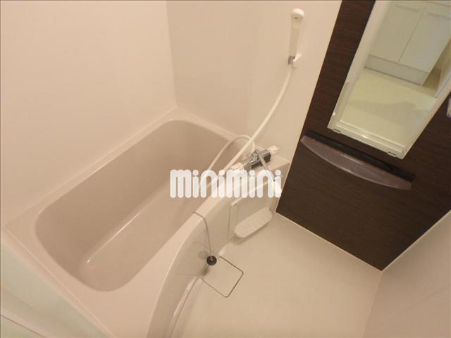 バス・シャワールーム　乾燥機付きのバスルームです。