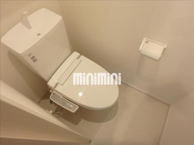 トイレ　温水洗浄便座付きのお手洗いです。