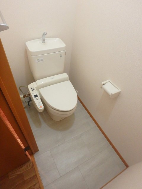 トイレ　異なる号室の室内写真です