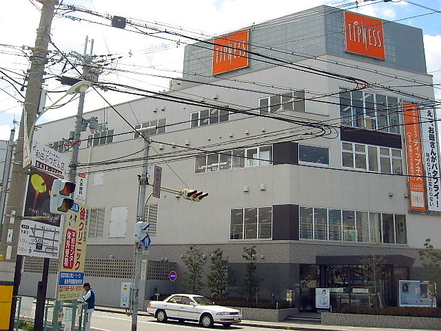 コンビニ　セブンイレブン（コンビニ）まで451m