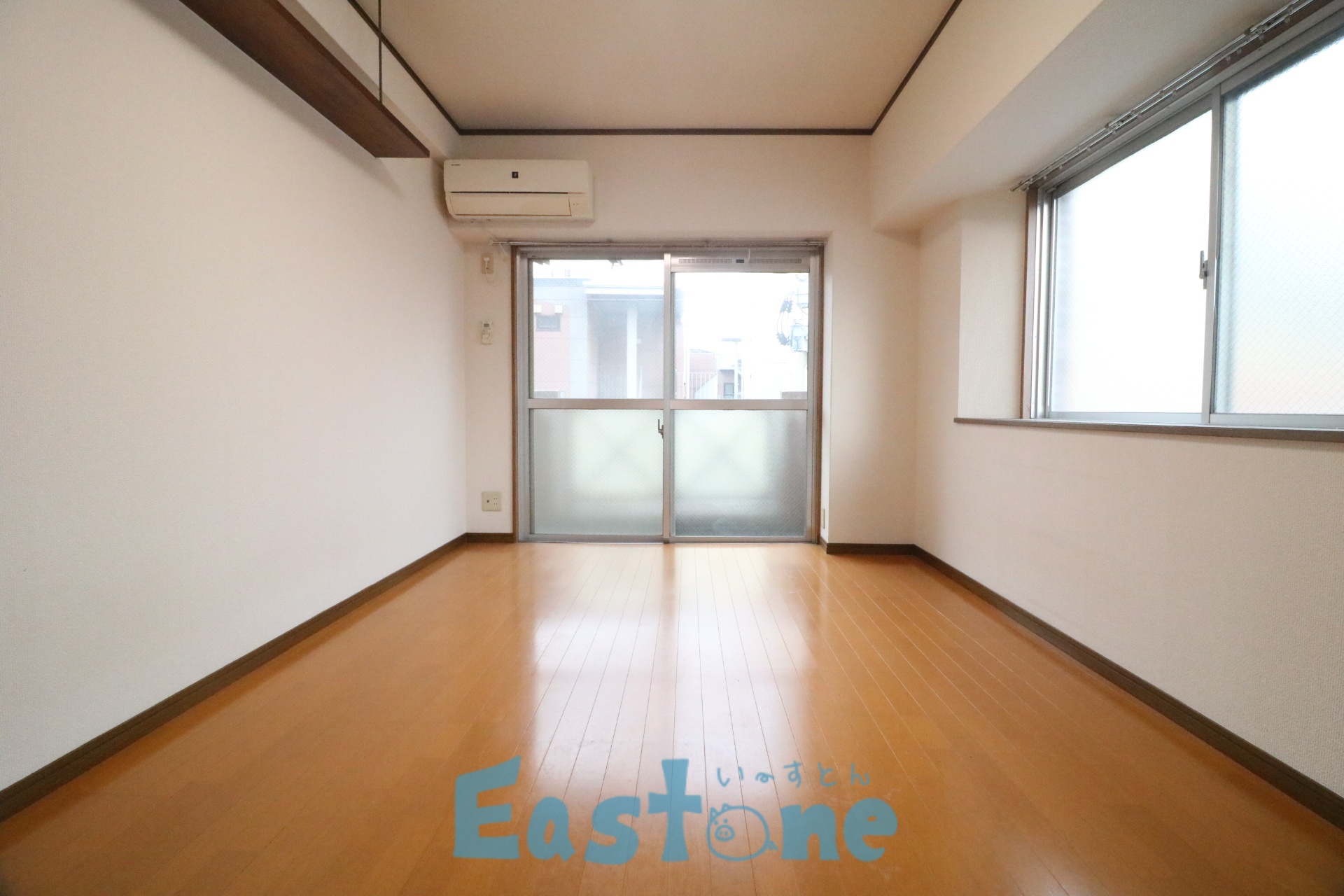 居室・リビング　二面採光の明るいお部屋♪