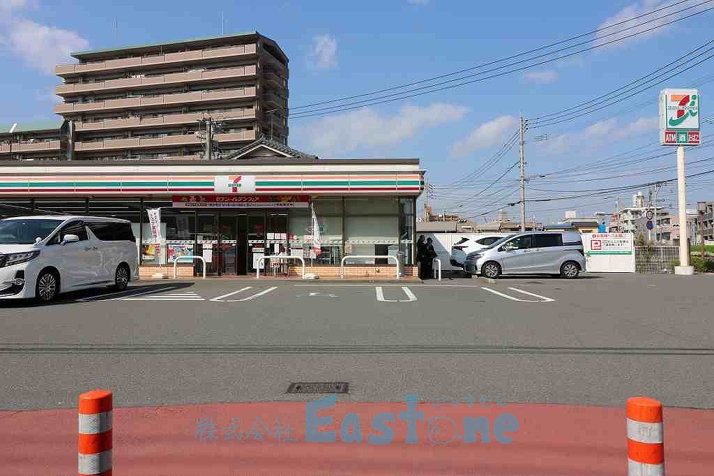 コンビニ　セブンイレブン鹿児島下荒田2丁目店（コンビニ）まで405m