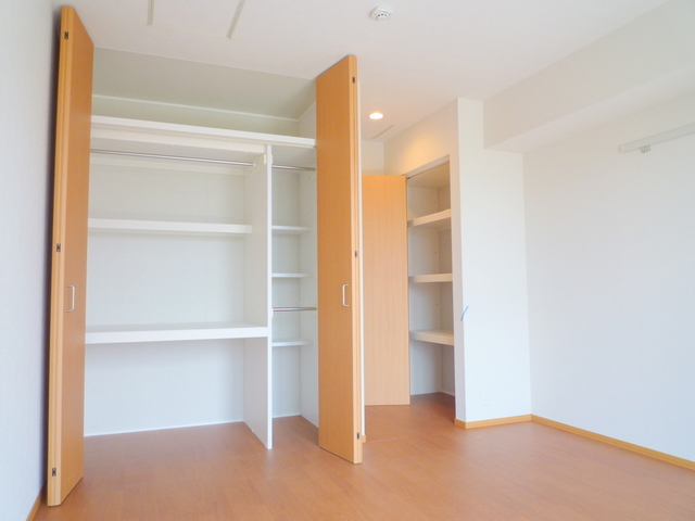 収納　★洋室に収納２ヶ所あり★