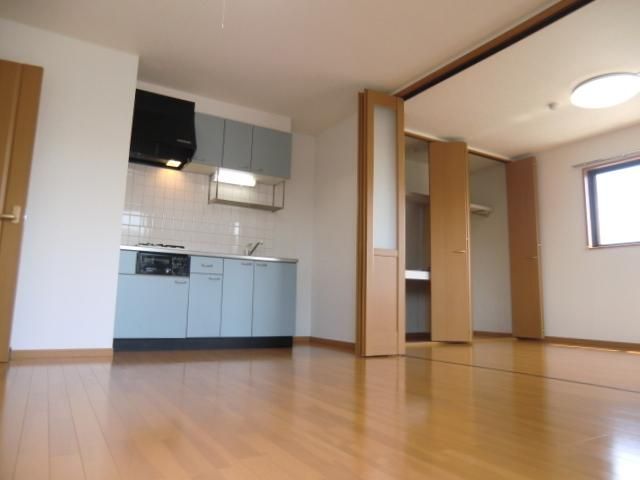 居室・リビング　間仕切り開放で15.25帖の広々リビングに