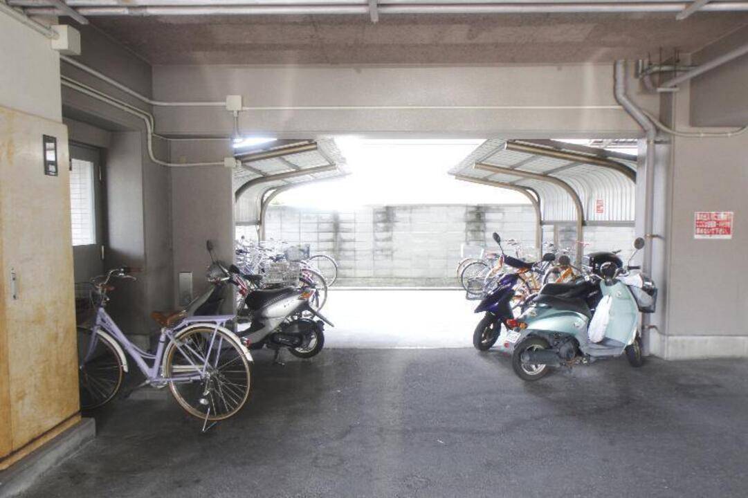 駐車場　駐輪場
