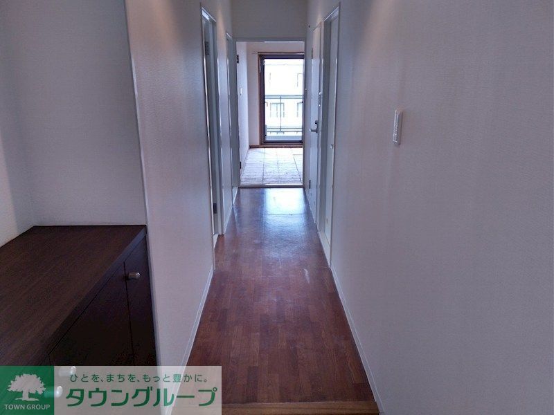 玄関　他部屋の写真を使用してます