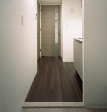 玄関　※別部屋の参考写真です。