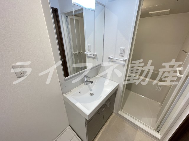 洗面設備　独立洗面台、朝の身支度には欠かせません