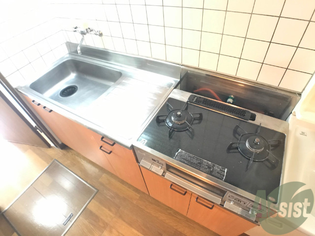 キッチン　ガスコンロが設置されています。すぐに使えますね。