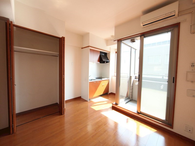 居室・リビング　洋室8.6帖　クローゼット付（収納充実してます）