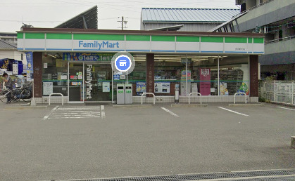 コンビニ　ファミリーマート吉田駅北店（コンビニ）まで136m