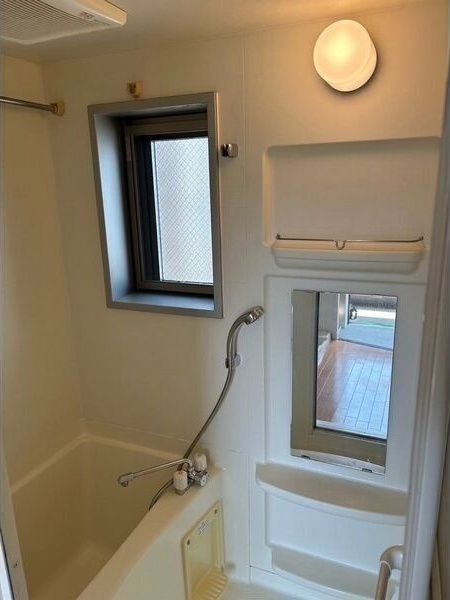 バス・シャワールーム　同物件別部屋写真