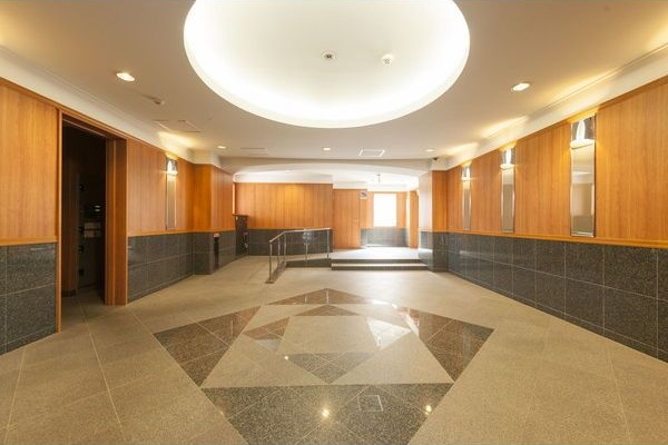 エントランス　同物件別部屋写真