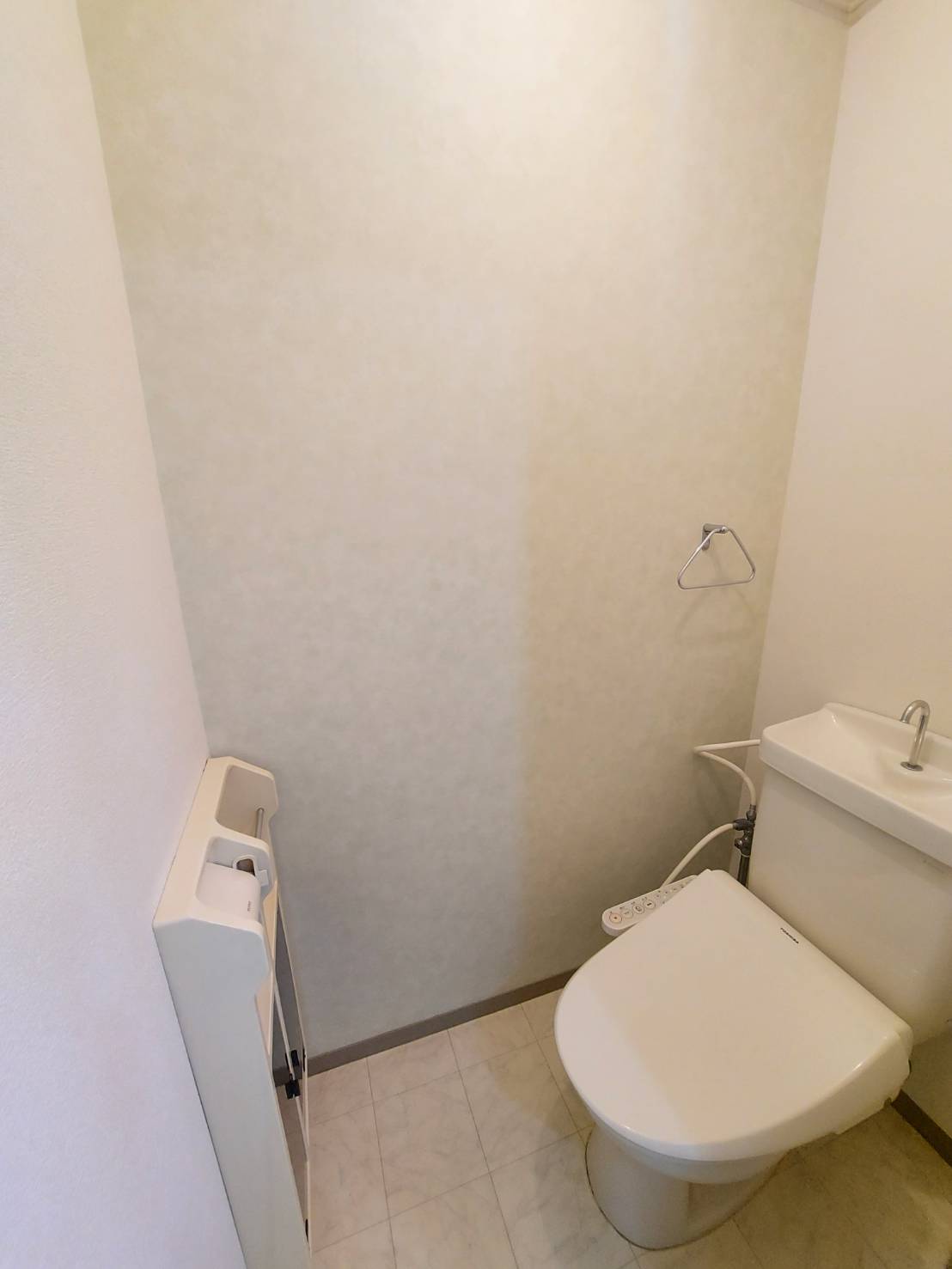 トイレ　温水洗浄暖房便座