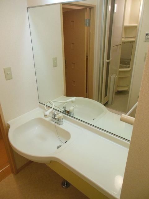 洗面設備　★大きな鏡付の洗面台です★