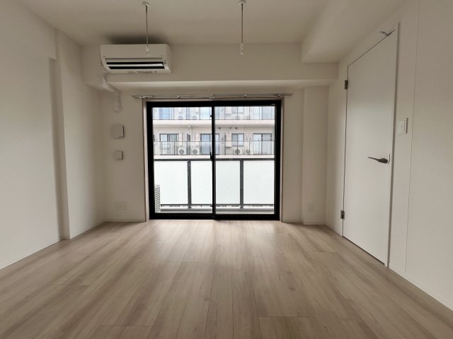 居室・リビング　こちらの居間で趣味の時間をお楽しみください