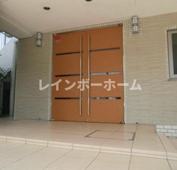 エントランス　ゆとりのあるエントランスです