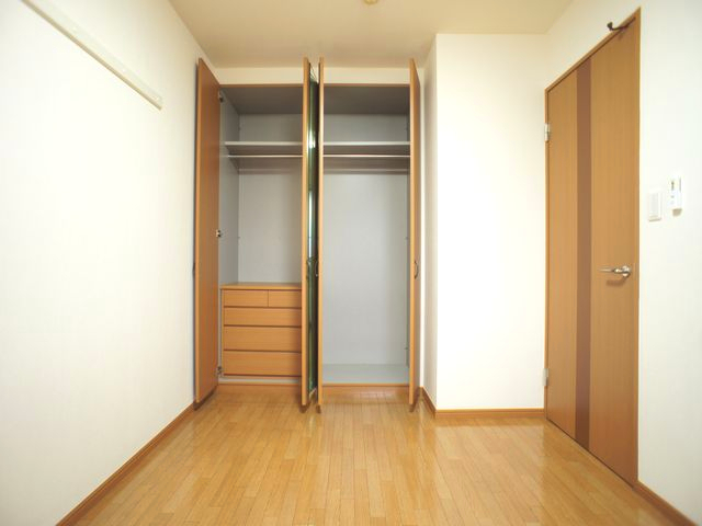 収納　充実収納付きの北側洋間です♪