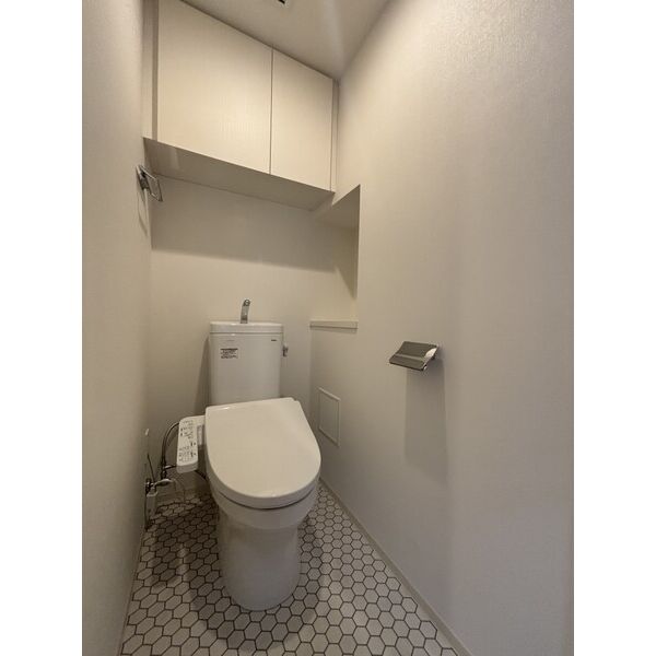 トイレ　※別室の参考写真の為、現況優先です。