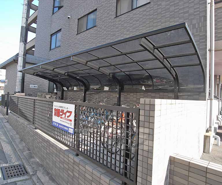 その他共有部分　屋根付きの自転車駐輪場です。