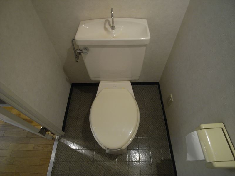 トイレ　写真は3-B（反転タイプ）