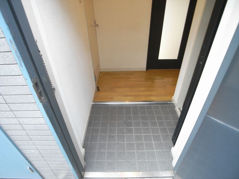 玄関　写真は3-B（反転タイプ）