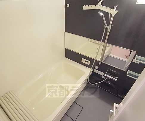 バス・シャワールーム　一坪タイプの広々浴室・足も伸ばせます