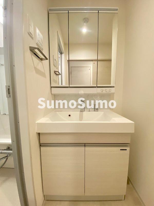 洗面設備　スペースが確保できる洗面所です