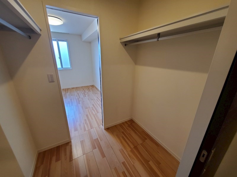 収納　ウォークスルークローゼット