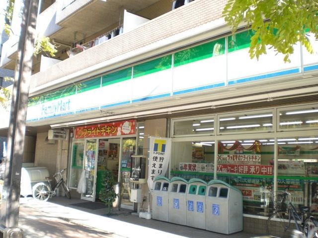 コンビニ　ファミリーマート（コンビニ）まで371m