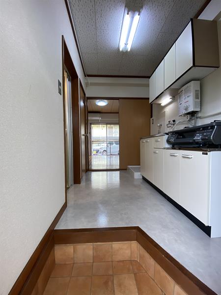 玄関　※他の号室の写真となります（現況優先）