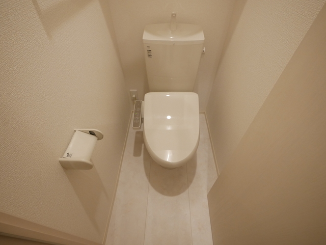 トイレ　★人気の温水洗浄便座付です★