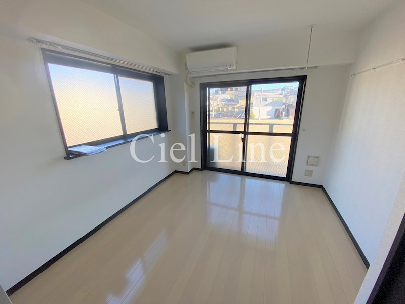 その他部屋・スペース　実際のお部屋には出窓はございません