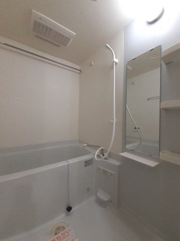 バス・シャワールーム　コンパクトで使いやすいお風呂です