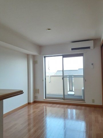 居室・リビング　こちらの居間で趣味の時間をお楽しみください