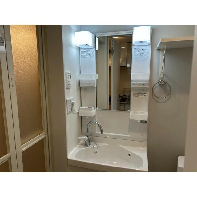 洗面設備　コンパクトで使いやすい洗面所