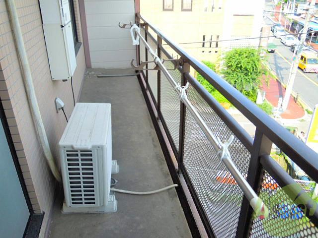 バルコニー　広～い。いっぱい洗濯物干せるのが嬉しいですね。