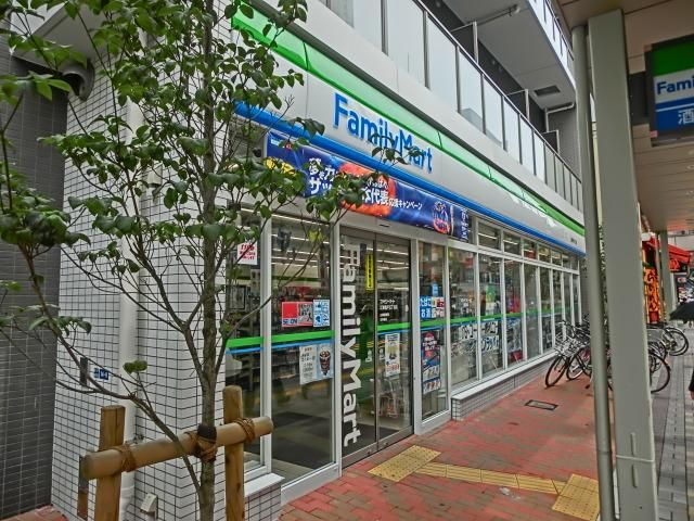 コンビニ　ファミリーマート（コンビニ）まで10m