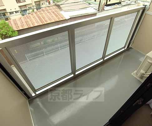 バルコニー　洗濯物はこちらへ