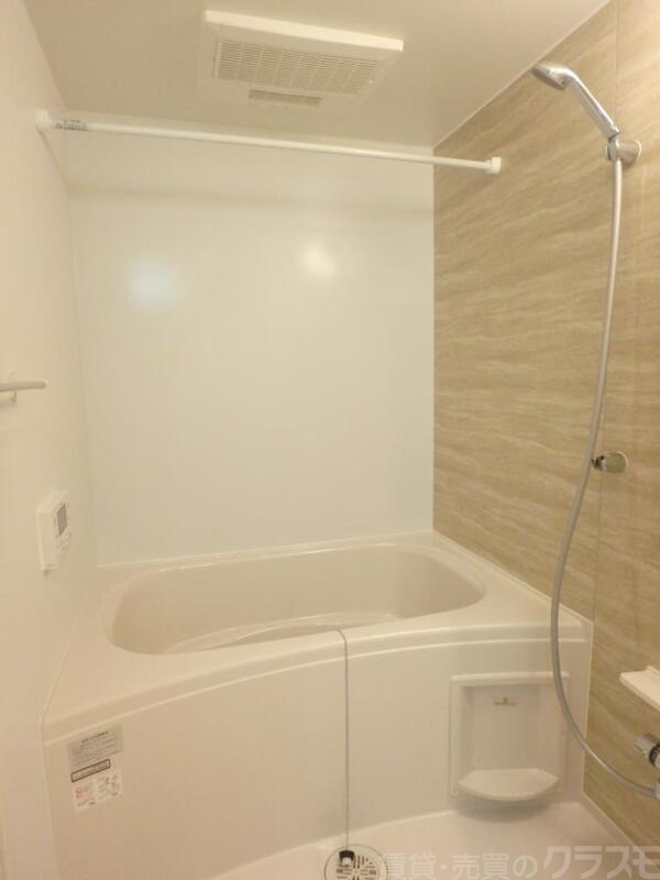 バス・シャワールーム　お風呂は浴室乾燥機つき