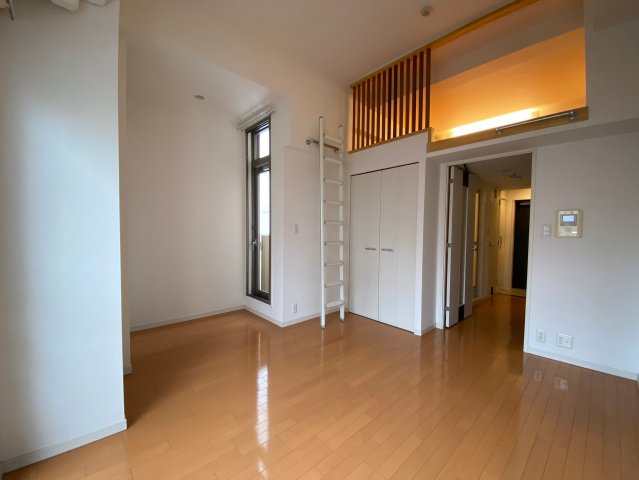 居室・リビング　こちらのリビングで趣味の時間をお楽しみください